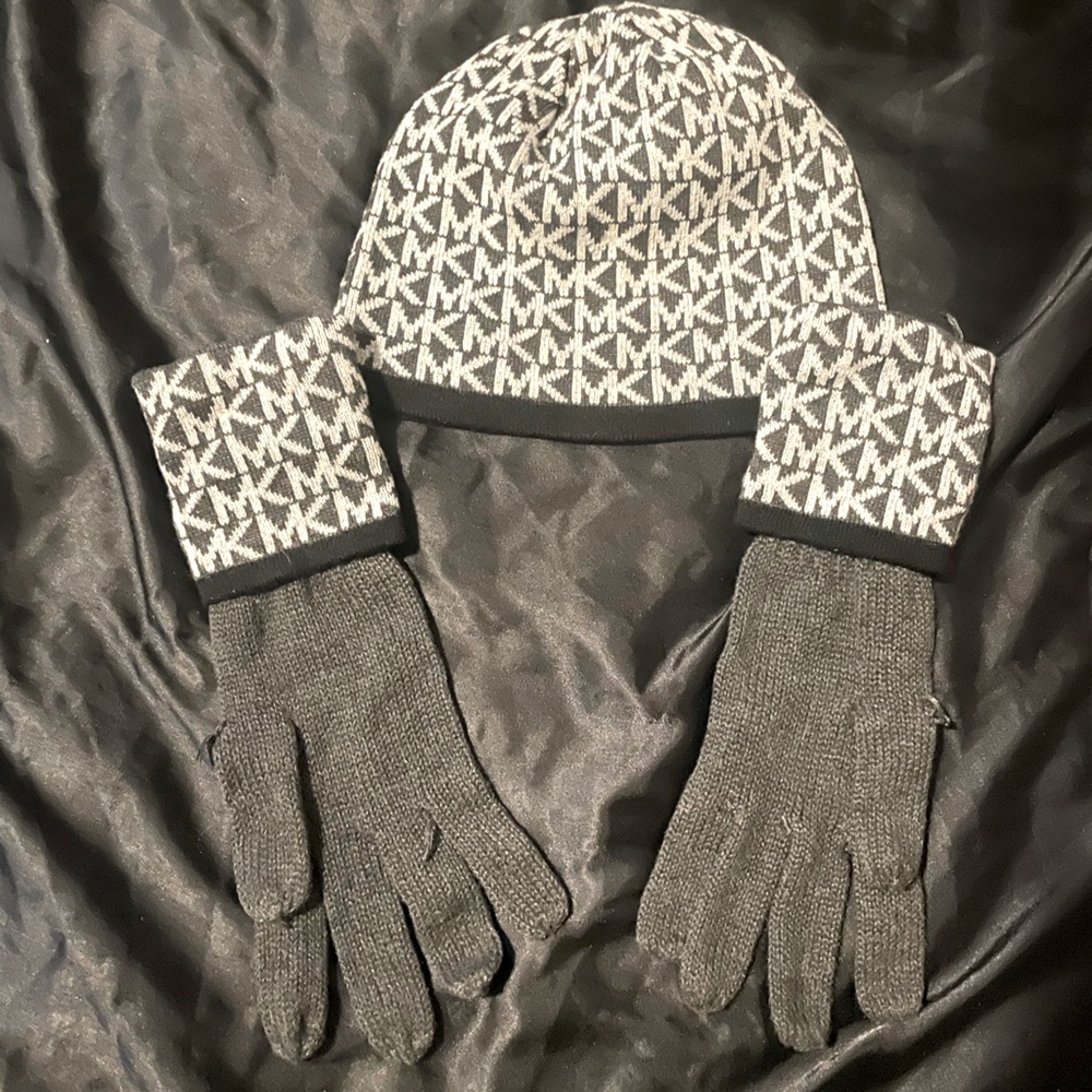 Michael kors beanie and gloves